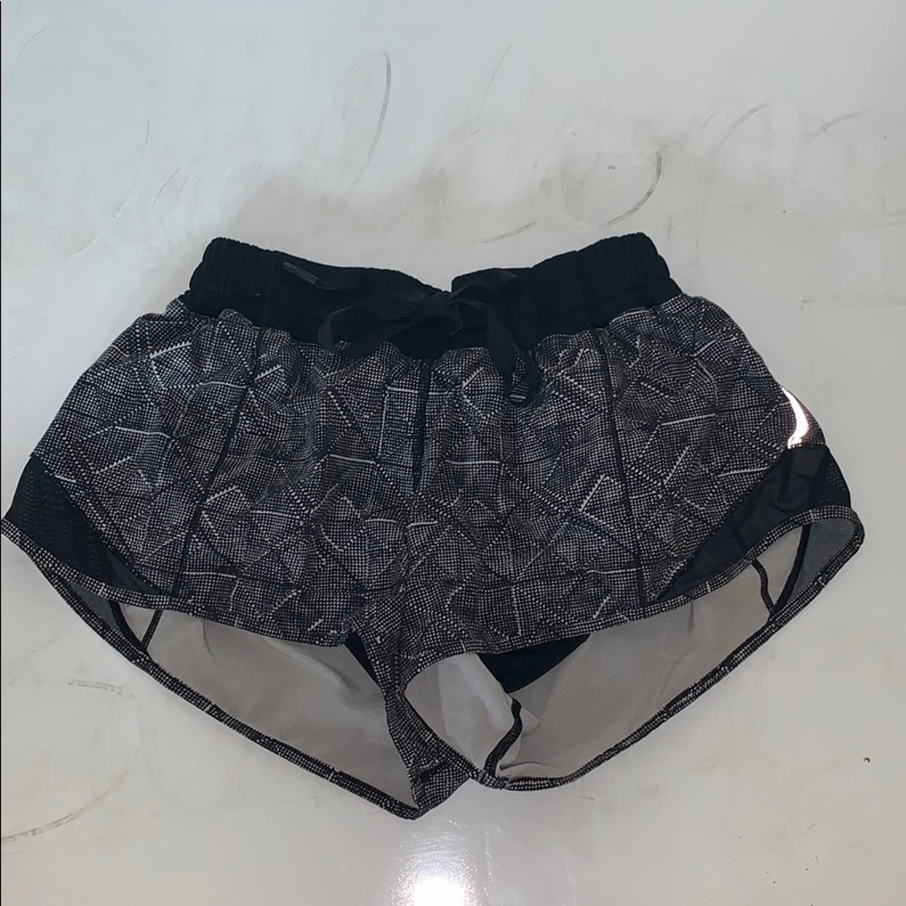 Lululemon shorts Hotty Hot 2.5